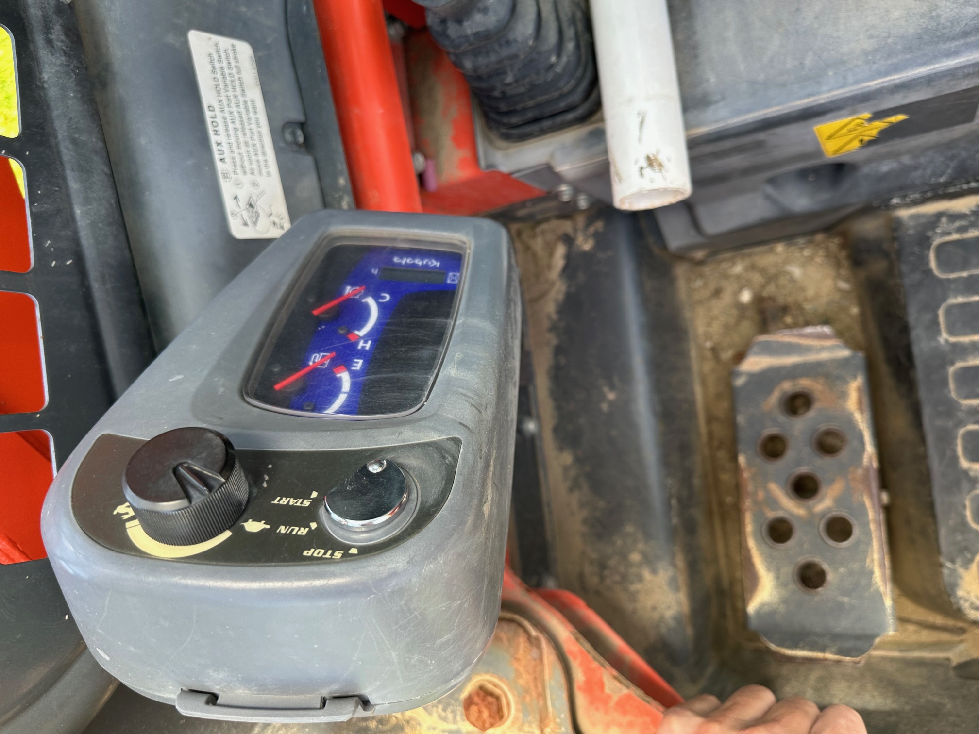 2017 KUBOTA SSV65 - Image 14